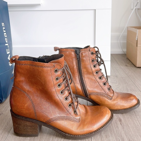 Women's Nina Brown Boot - Picture 3 of 3